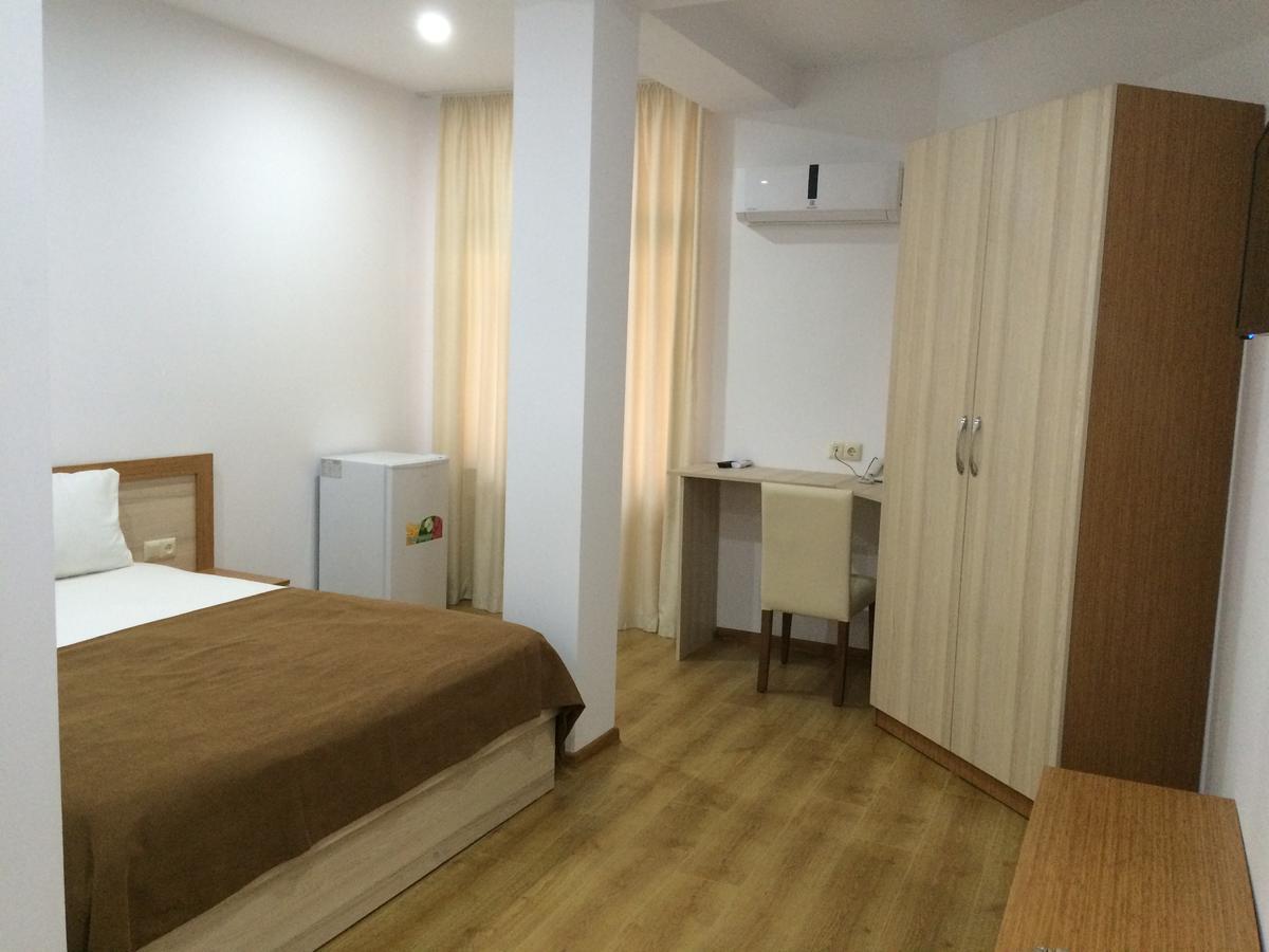 Hotel Marseille Batumi Esterno foto