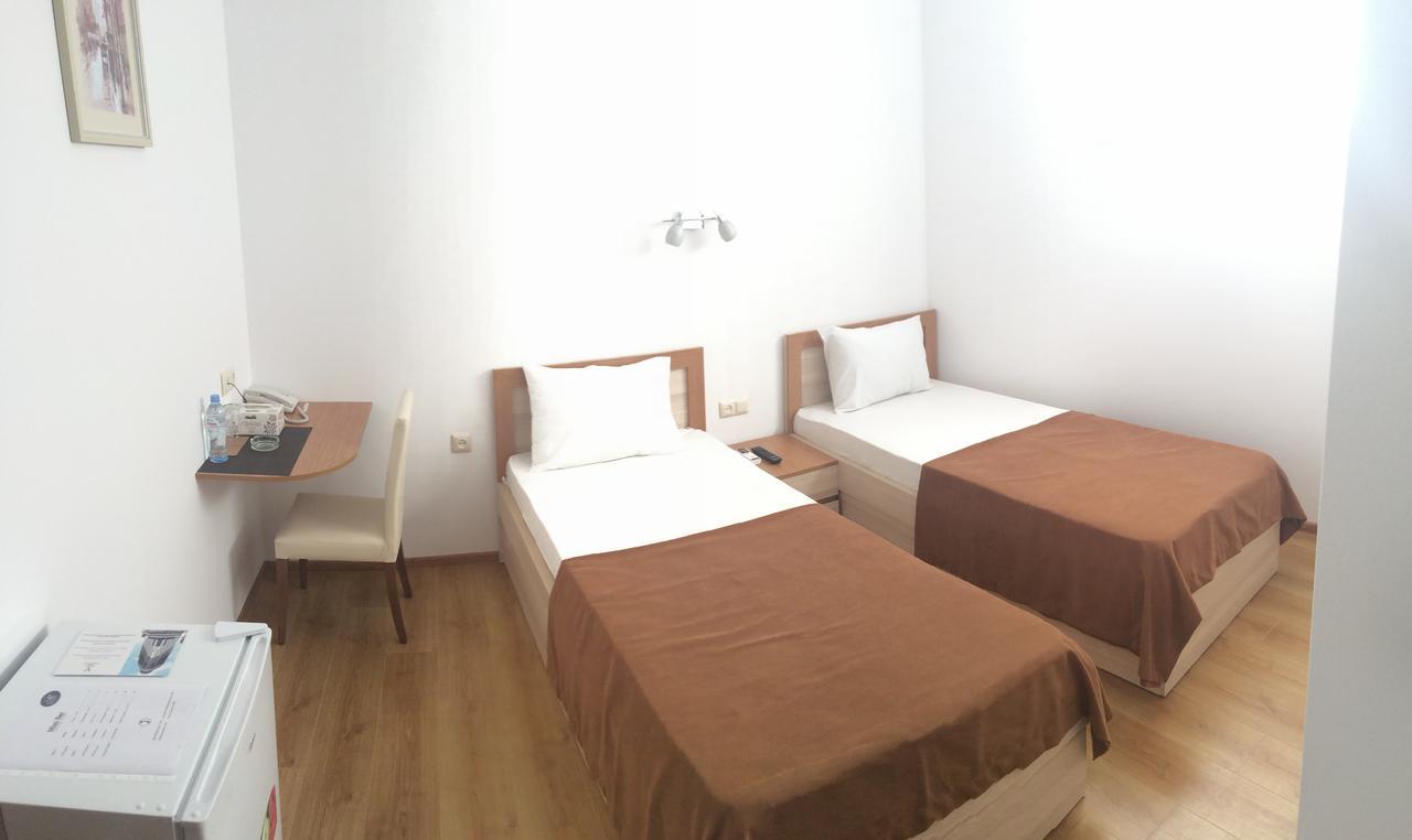 Hotel Marseille Batumi Esterno foto