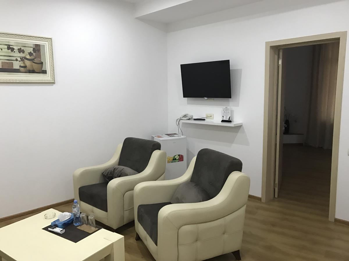 Hotel Marseille Batumi Esterno foto