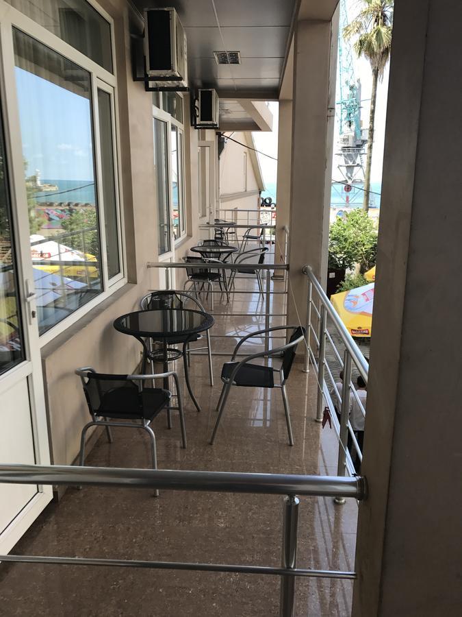 Hotel Marseille Batumi Esterno foto