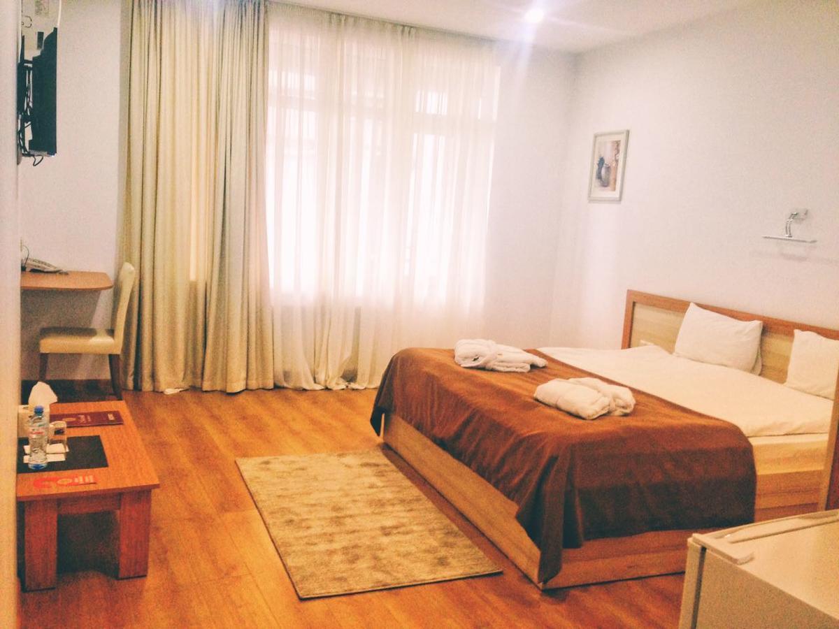Hotel Marseille Batumi Esterno foto