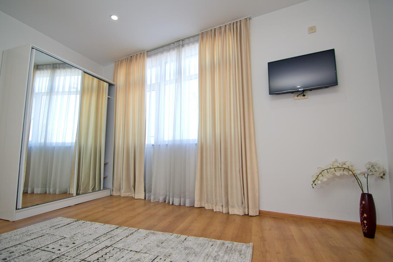 Hotel Marseille Batumi Esterno foto