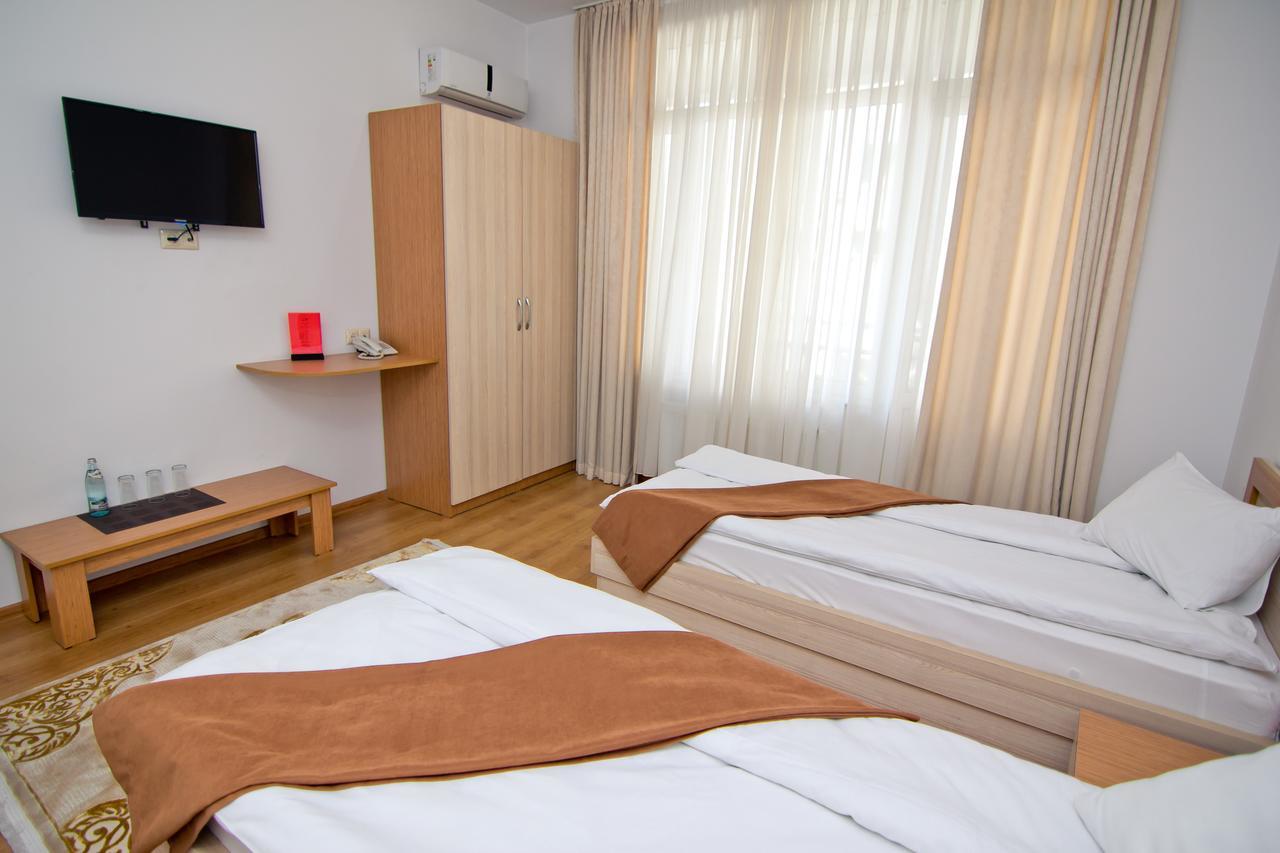 Hotel Marseille Batumi Esterno foto